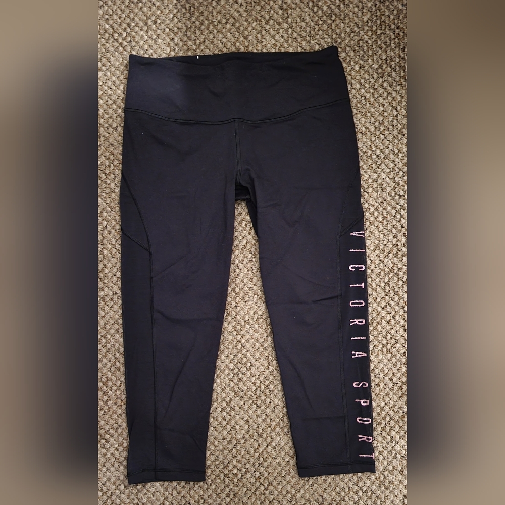 ☆•Victoria Sport Black Capris with Mesh Sides •Size:Large •☆